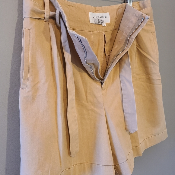 Adrienne Vittadini Paperbag Waist Shorts in khaki. Size 8. - Picture 5 of 5